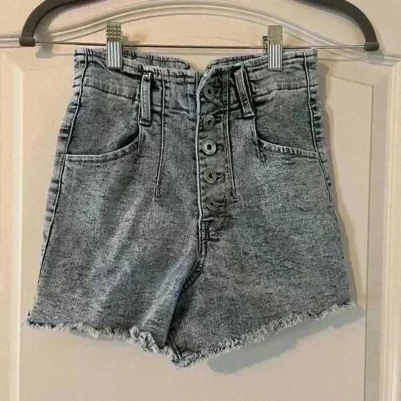 Celebrity Pink SZ 1 XS Acid Washed Jean Shorts - Picture 1 of 10
